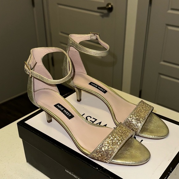 Nine West Leisa Gold Glitter Dress Sandals Kitten Open Heels Ankle Strap 2” 6 🤩 - Picture 3 of 11